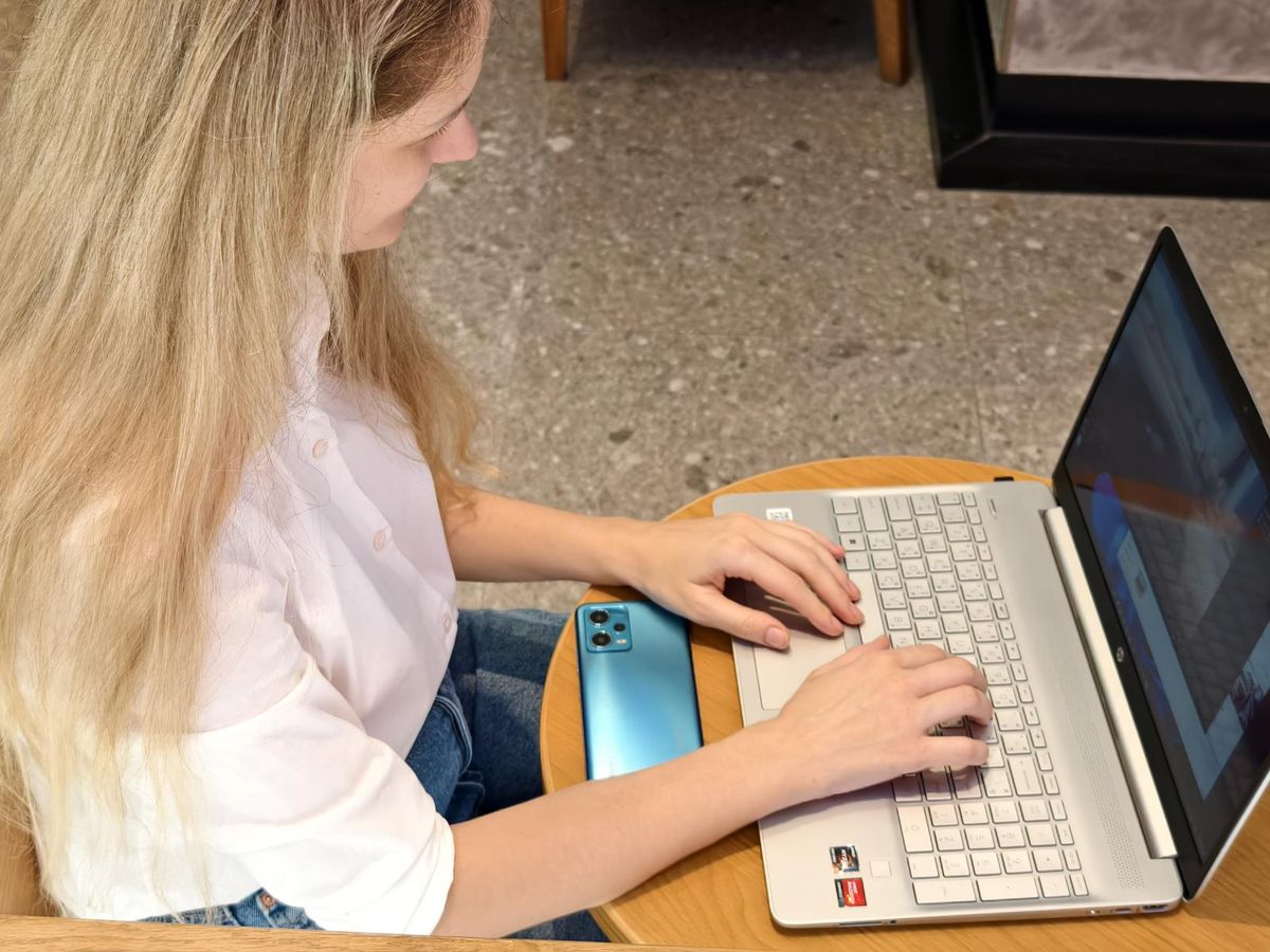 Jak internetowe platformy edukacyjne wspierają kampanie ekologiczne na przykładzie hairstuff.pl