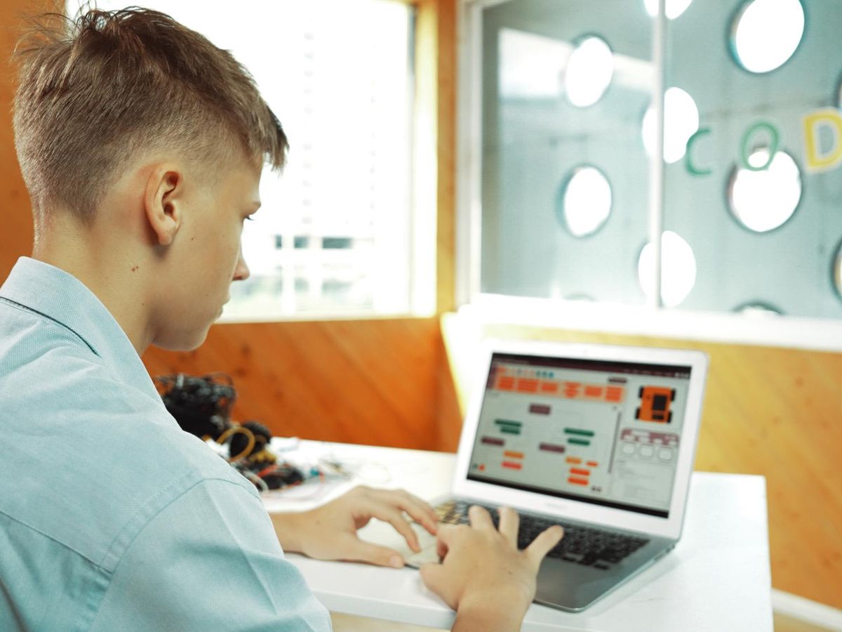 Jak nowoczesne platformy edukacyjne zmieniają zarządzanie odpadami w Polsce